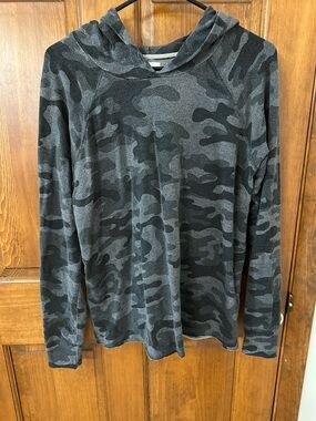 Sundry Gray & Black Camo Hooded Long-Sleeve Shirt
